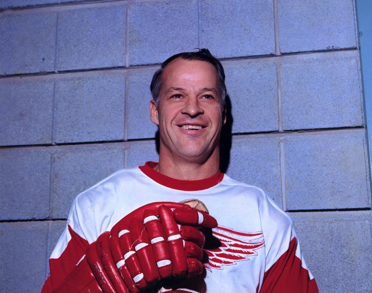 1968-71 Gordie Howe Red Wings Jersey Approaching $70,000