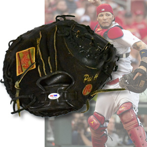 2011 Yadier Molina Game Used Catcher's Mitt from World Series Winning  Season - SCP AUCTIONS
